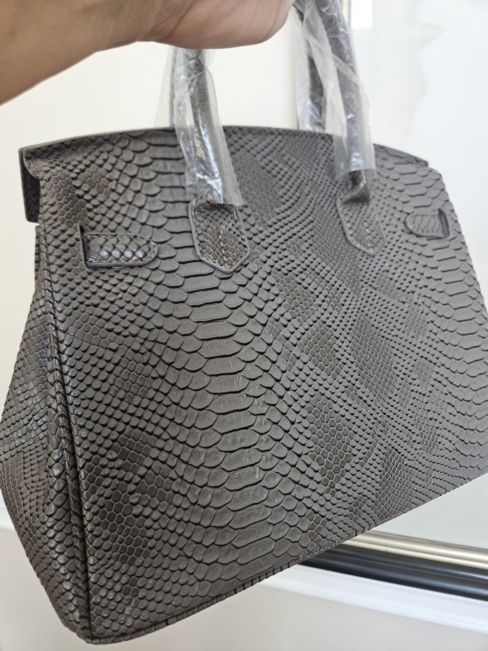BRAND NEW & NEVER WORN Gray Python-Embossed Top-Handle Satchel + Extra Strap Inc - Picture 4 of 10